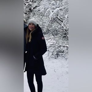 Authentic Canada Goose jacket, size XS, Navy